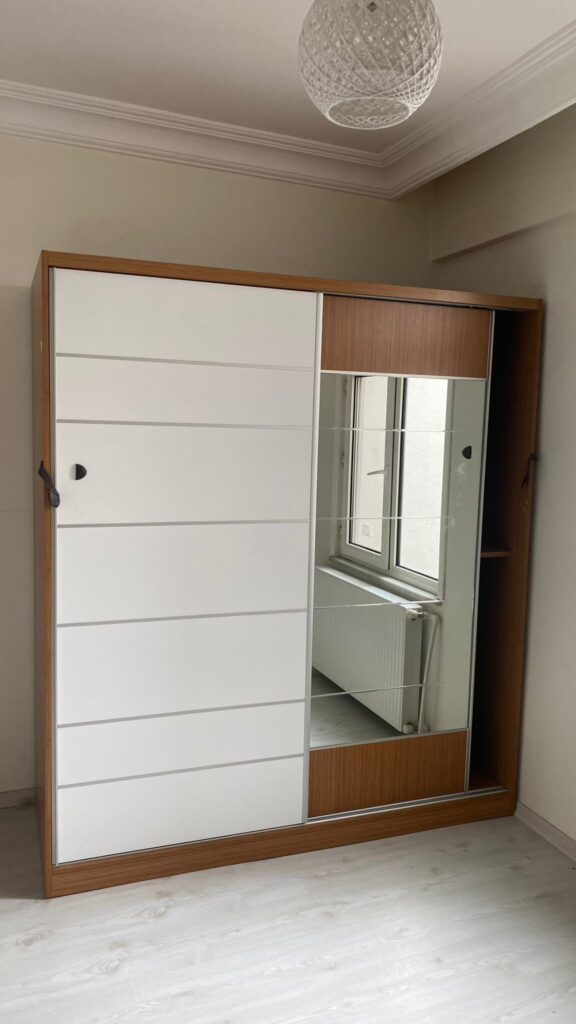 IKINCI EL BELLONA SURGULU SPOT ELBISE DOLABI 2